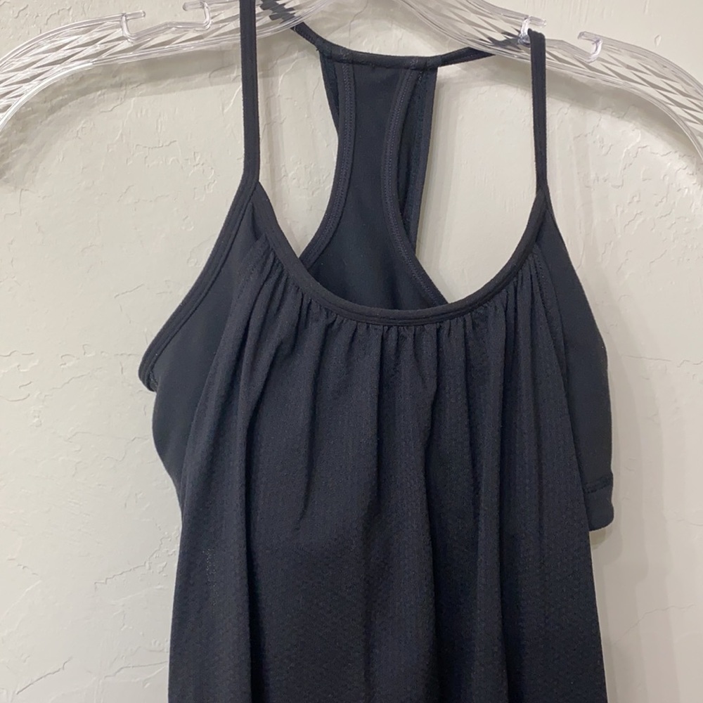 Lululemon black work out top size 4 - Picture 2 of 8